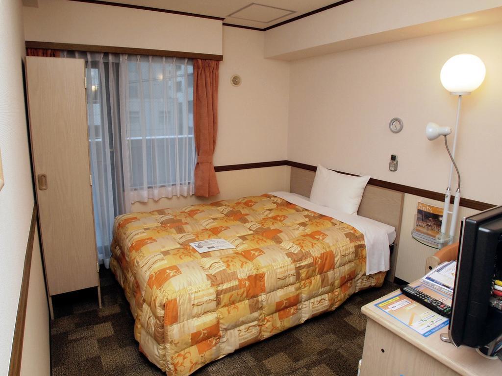 Toyoko Inn Hokkaido Sapporo-Eki Nishi-Guchi Hokudai Mae Kültér fotó