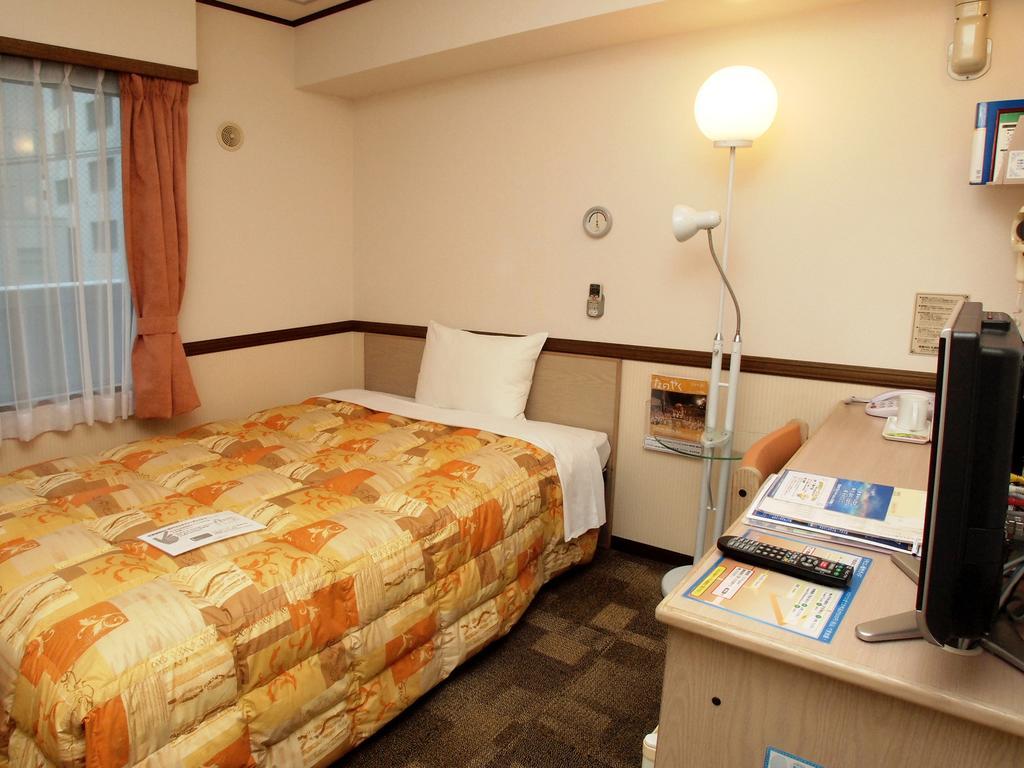 Toyoko Inn Hokkaido Sapporo-Eki Nishi-Guchi Hokudai Mae Kültér fotó