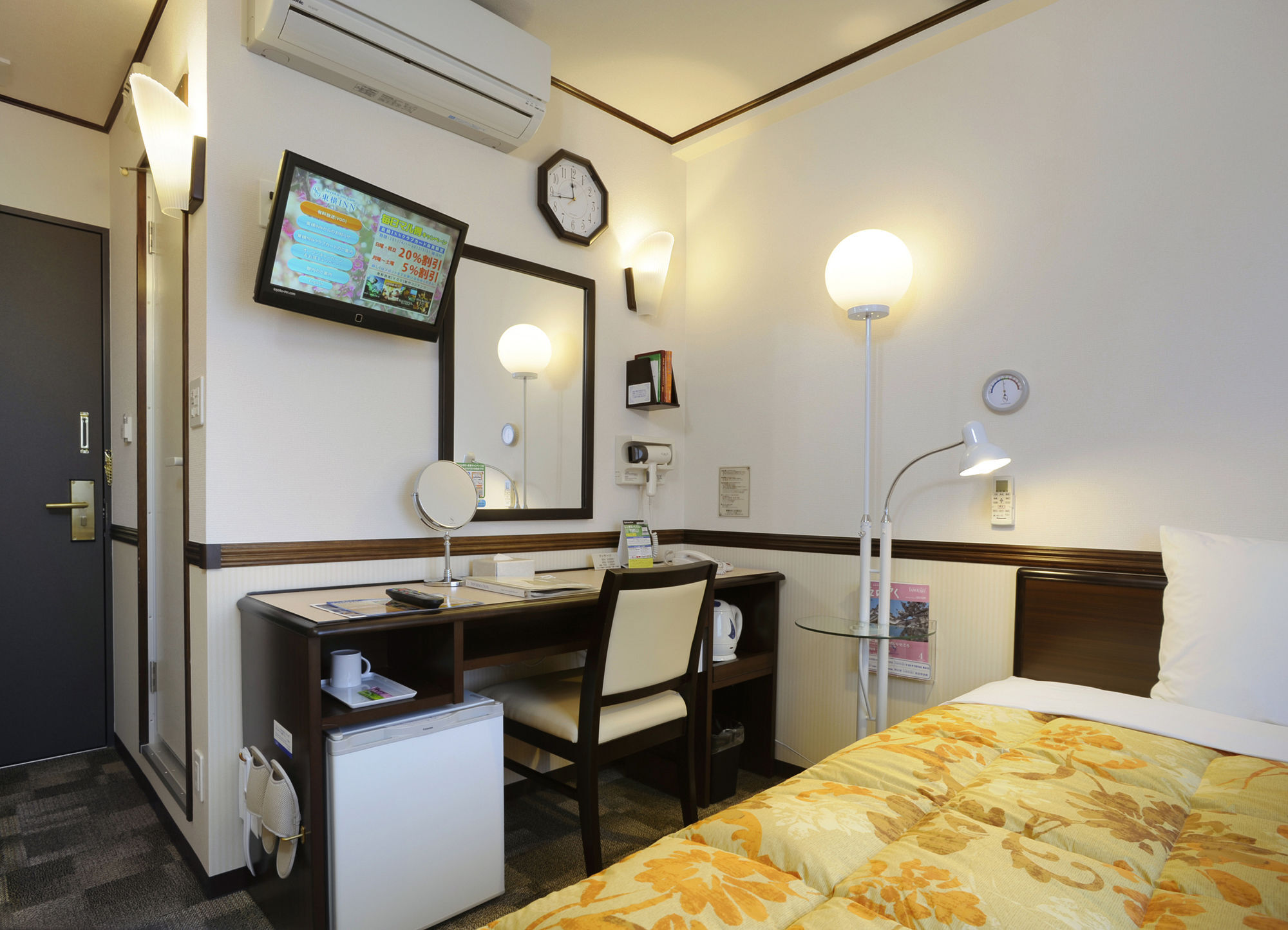 Toyoko Inn Hokkaido Sapporo-Eki Nishi-Guchi Hokudai Mae Kültér fotó
